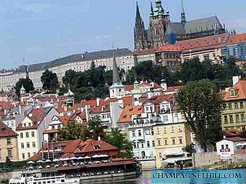 チェコ共和国のプラハへのあなたの旅行の4つの重要な訪問