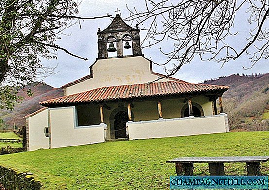 Asturias - tai romaninė San Vicente Serrapio bažnyčia Montaña centre