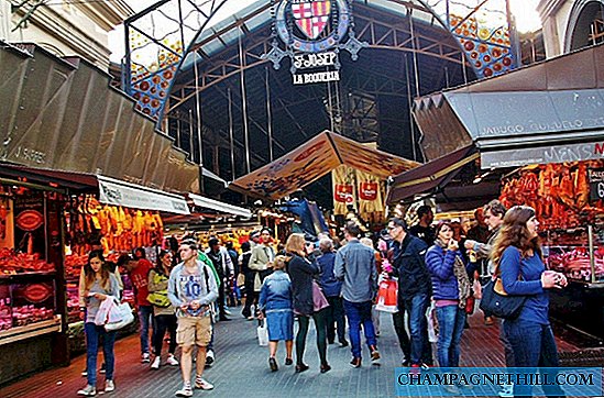 Barcelona - Đi bộ qua thị trường du lịch La Boquería