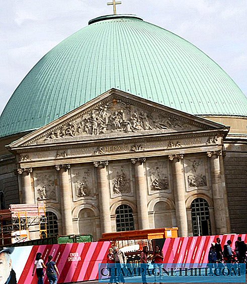 Berlim - Esta é a catedral católica de Santa Eduvigis na Bebelplatz
