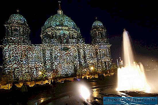 Berlin - Denkmäler und beleuchtete Gebäude beim Festival of Lights