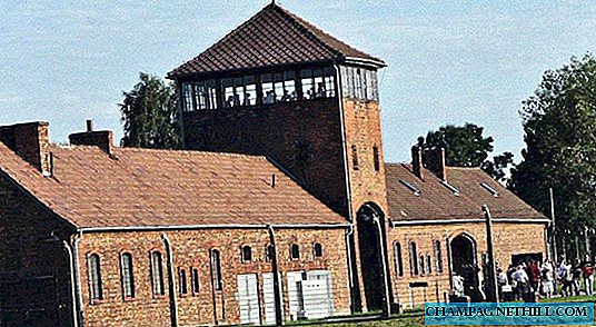 How to get to Auschwitz on a tour or bus from Krakow