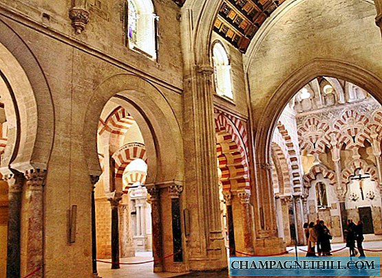 Córdoba - Berjalan melalui gereja Gotik abad ke-13 di Masjid
