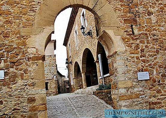 Castellón - Benassal, pasivaikščiokite po musulmonų kaimynę La Mola Maestrazgo mieste