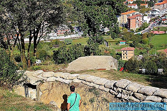 أوسكادي - النصب التذكاري للحزام الحديدي في بيرانغو وتاريخ الكابتن غويكوتشيا