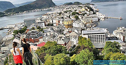 Norway Fjords - How to climb the viewpoint of Mount Aksla in Alesund