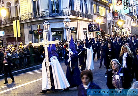 صور ومقاطع فيديو من مسيرة يسوع مدينسيلي في الأسبوع المقدس 2010 في مدريد