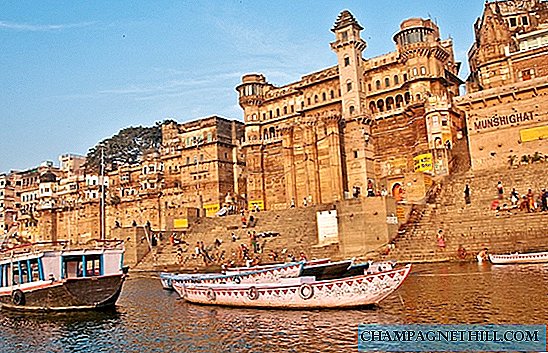 India - O zi în Varanasi în jurul fluviului esențial Ganges