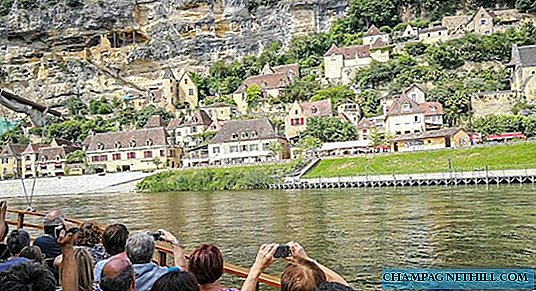 La Roque Gageac, traditional barge ride in Pèrigord in France
