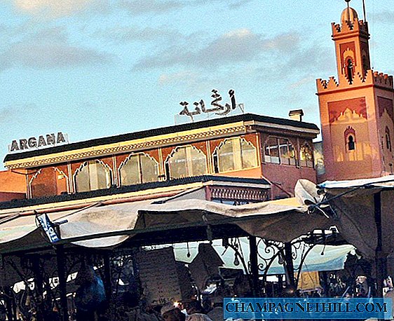 Marrakech - vedere la piața Jemaa El Fna de pe terasele de cafea