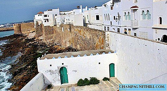Sprehodite se po obzidani medini Asila v severnem Maroku