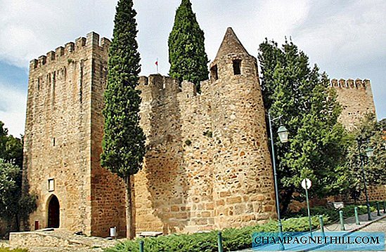 Portugal - mittelalterliches Schloss von Alter tun Chao in Alentejo