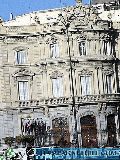 Do you know why the Palacio de Linares in the Plaza de Cibeles in Madrid had no kitchen?