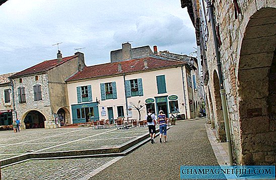 Ein Spaziergang entlang der Bastide von Lauzerte in Okzitanien in Südfrankreich