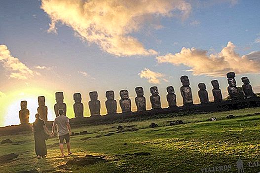 Sonnenaufgang bei Ahu Tongariki in Rapa Nui