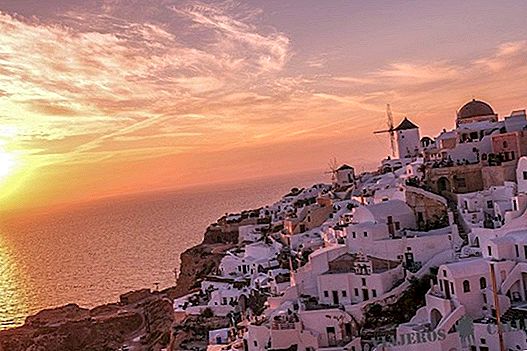 Cara pergi dari Athena ke Santorini (feri atau pesawat)