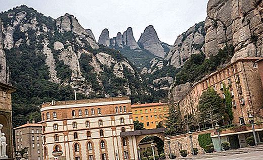 How to get from Barcelona to Montserrat (train or bus)
