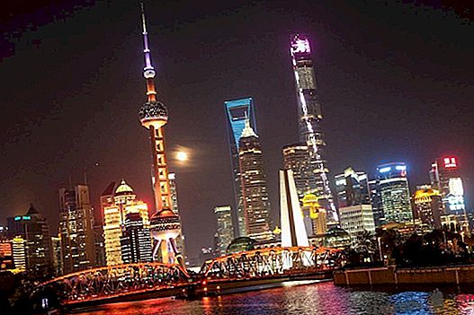 How to go from the airport to Shanghai