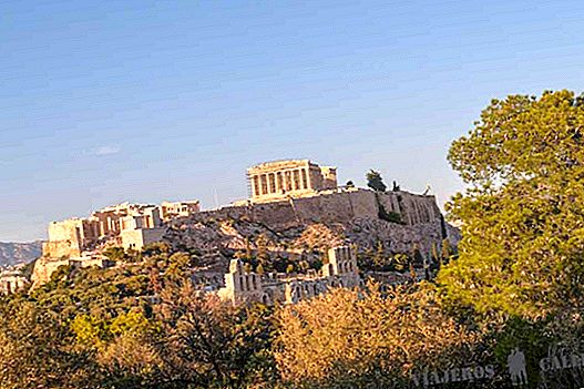 Di mana untuk tinggal di Athens: kejiranan dan hotel terbaik