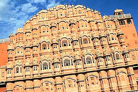 Vom Palast der Winde in Jaipur zum Amber Fort