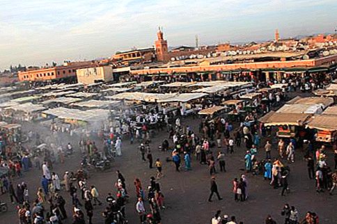Le souk et la place Jamaa el Fna à Marrakech