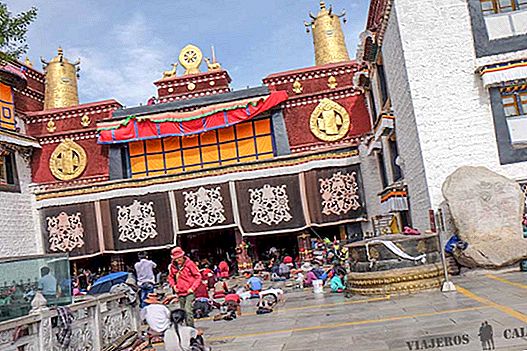 Jokhangin luostari Lhasassa