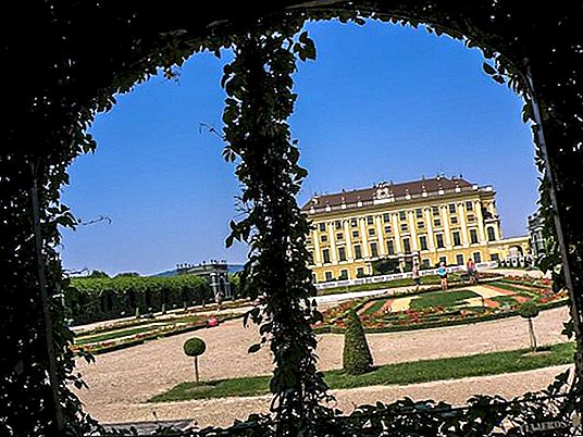 Schonbrunn Palace, the summer residence of Sissi