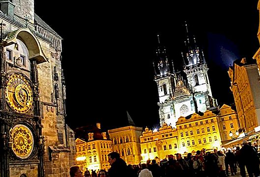 Route de Prague à partir de la place de la vieille ville