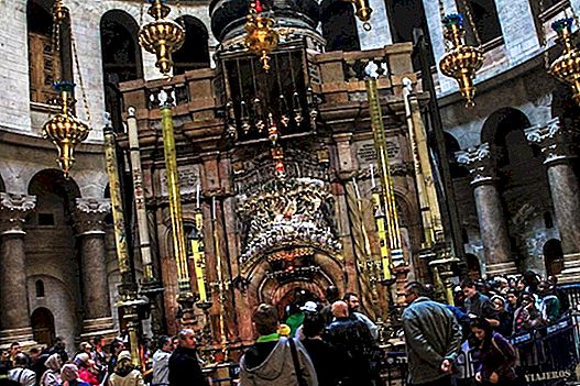 Via Dolorosa to the Holy Sepulcher and Western Wall in Jerusalem