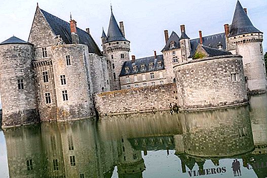 Besök slottet Sully-sur-Loire