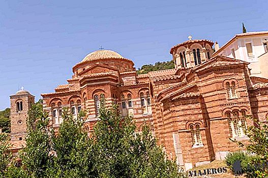 בקרו במנזר Hosios Loukas ביוון